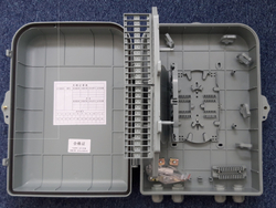 Rozvadeč FDB-48SC (2 kazety pro 2×24 svarů, vyjímatelný držák na 48 SC adaptérů